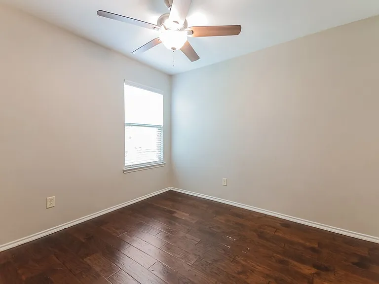 2116 Meadow View Dr — Photo 13