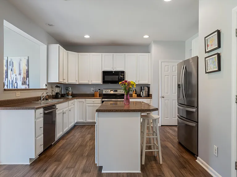 636 Wolfeboro Ln — Photo 8