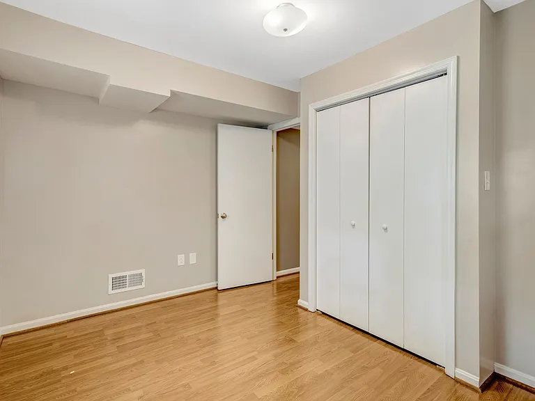 6717 Reynard Dr — Photo 35