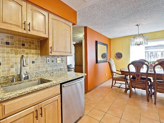 Kitchen      4