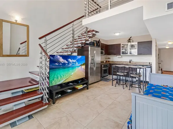 41 SE 5th St APT 811, Miami, FL 33131