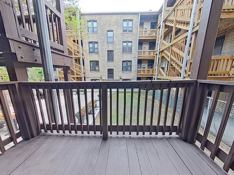 721-23 Briar — Photo 3
