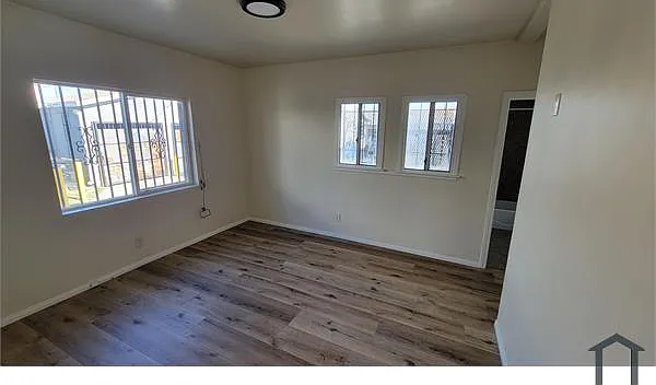 1 bed, 1045 sqft, $2,407 — Photo 4