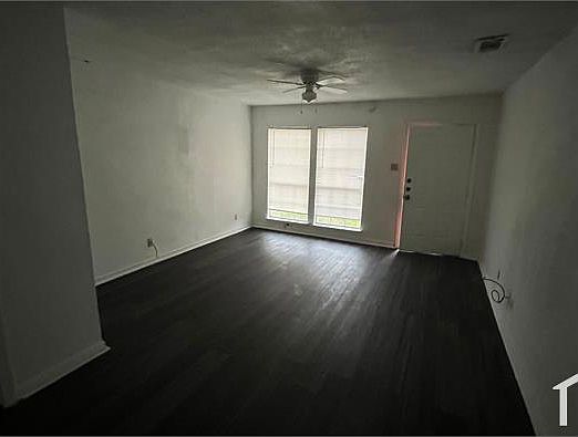2nd image of 1712 Alamo Ave