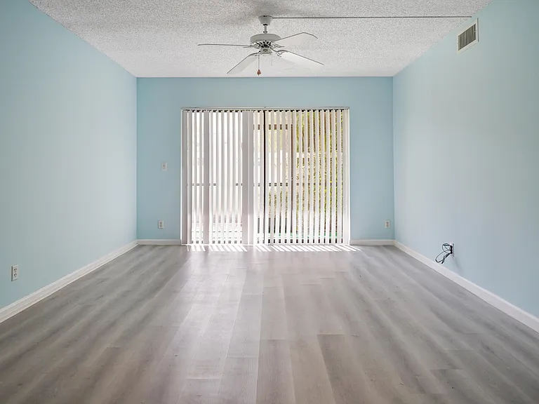 10204 Mangrove Dr #103 — Photo 3