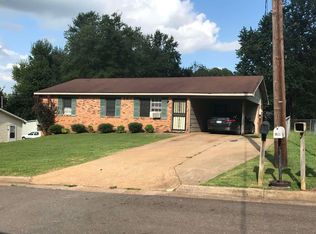 140 Park Cir, Trenton, TN 38382