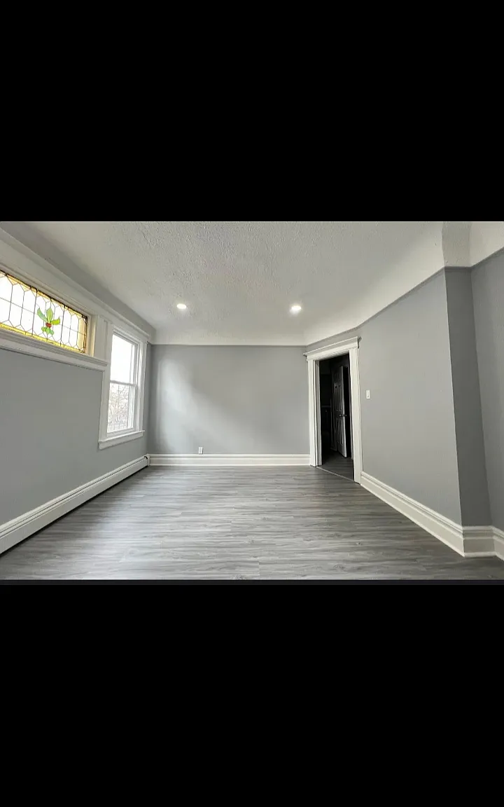 3 bed, $2,100 — Photo 2