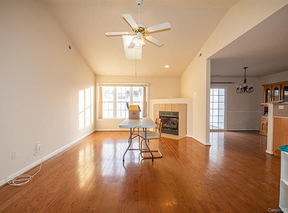 4th image of 120 Edinburgh Ct