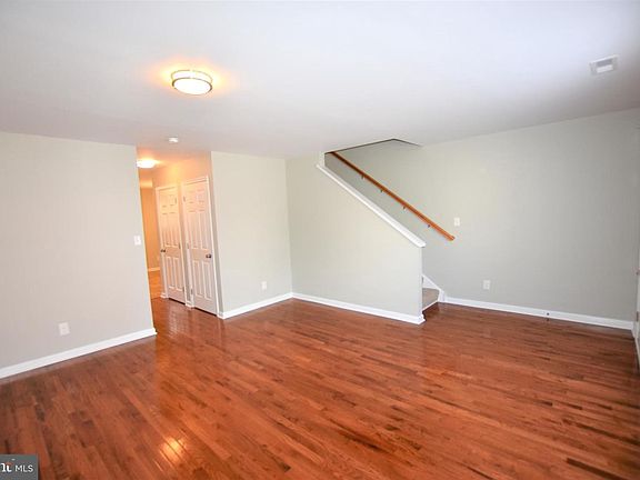 3rd image of 712 E 7th St