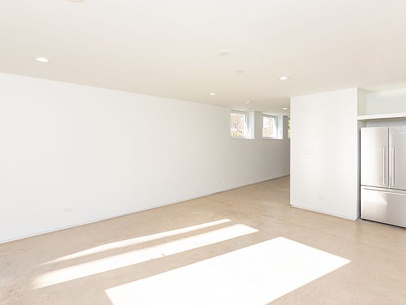 2nd image of 2611 W Gladys Ave #G