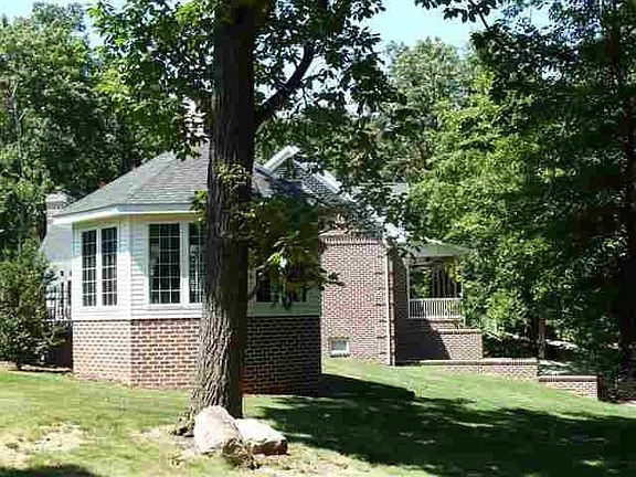 2nd image of 409 Sylvan St