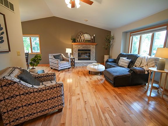 5th image of 704 Western Meadows Dr