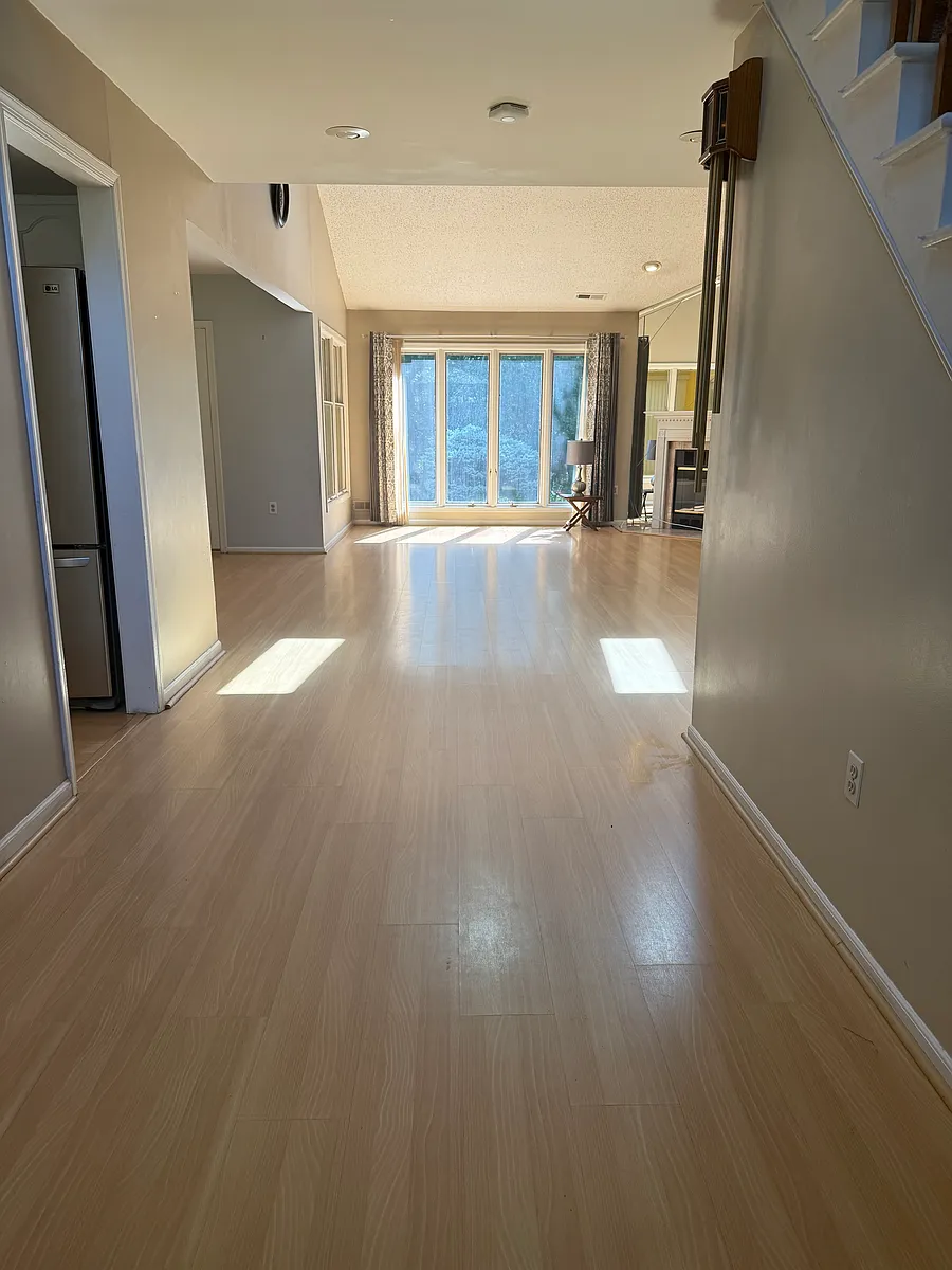 Entrance/Living room - 31 Westwinds Dr