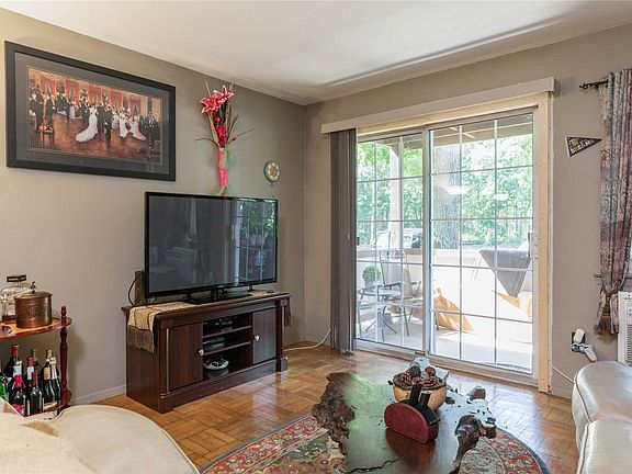 5th image of 7 Glen Hollow Dr APT B26