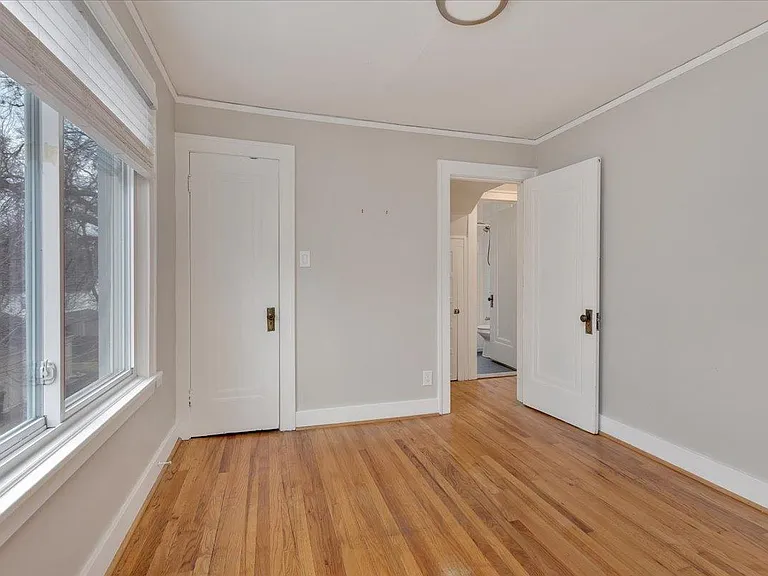 271 E Woodland St — Photo 28
