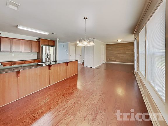 4th image of 192 Altondale Dr