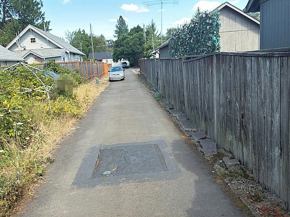 5th image of 3277 SW 187th Ave