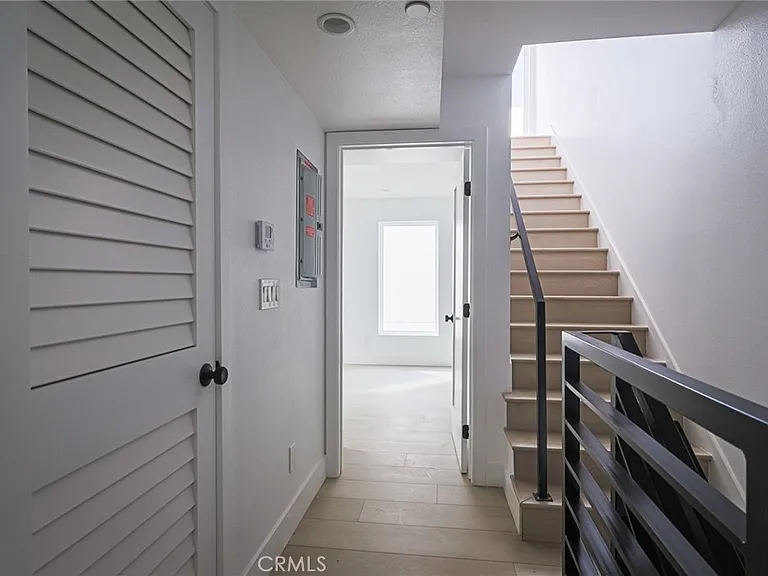 11810 Gilmore St — Photo 27