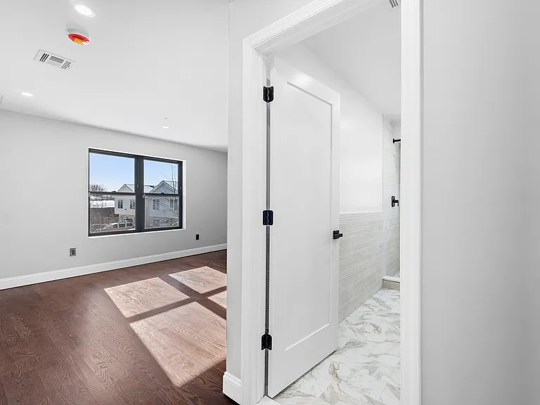 481 15th Ave #2 — Photo 29