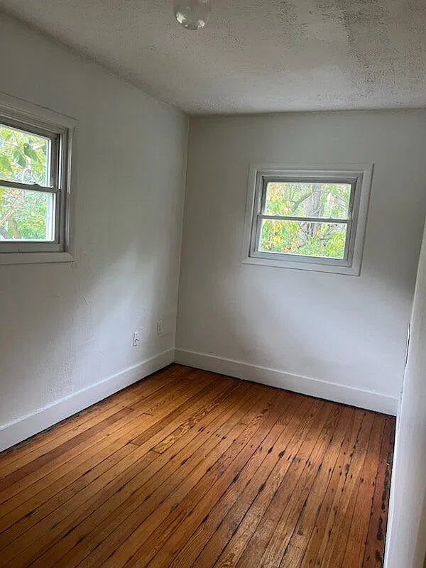 3 bed, 1.5 bath, 1300 sqft, $1,195 — Photo 2