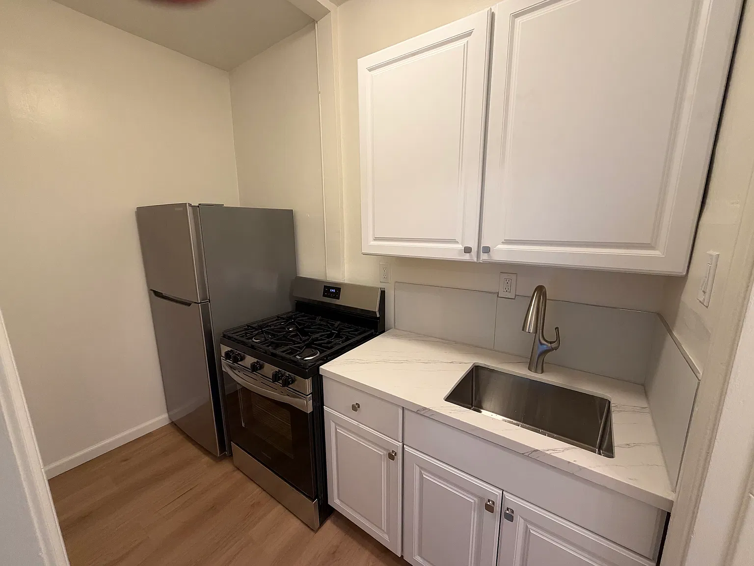 Studio, 300 sqft, $1,795 — Photo 1
