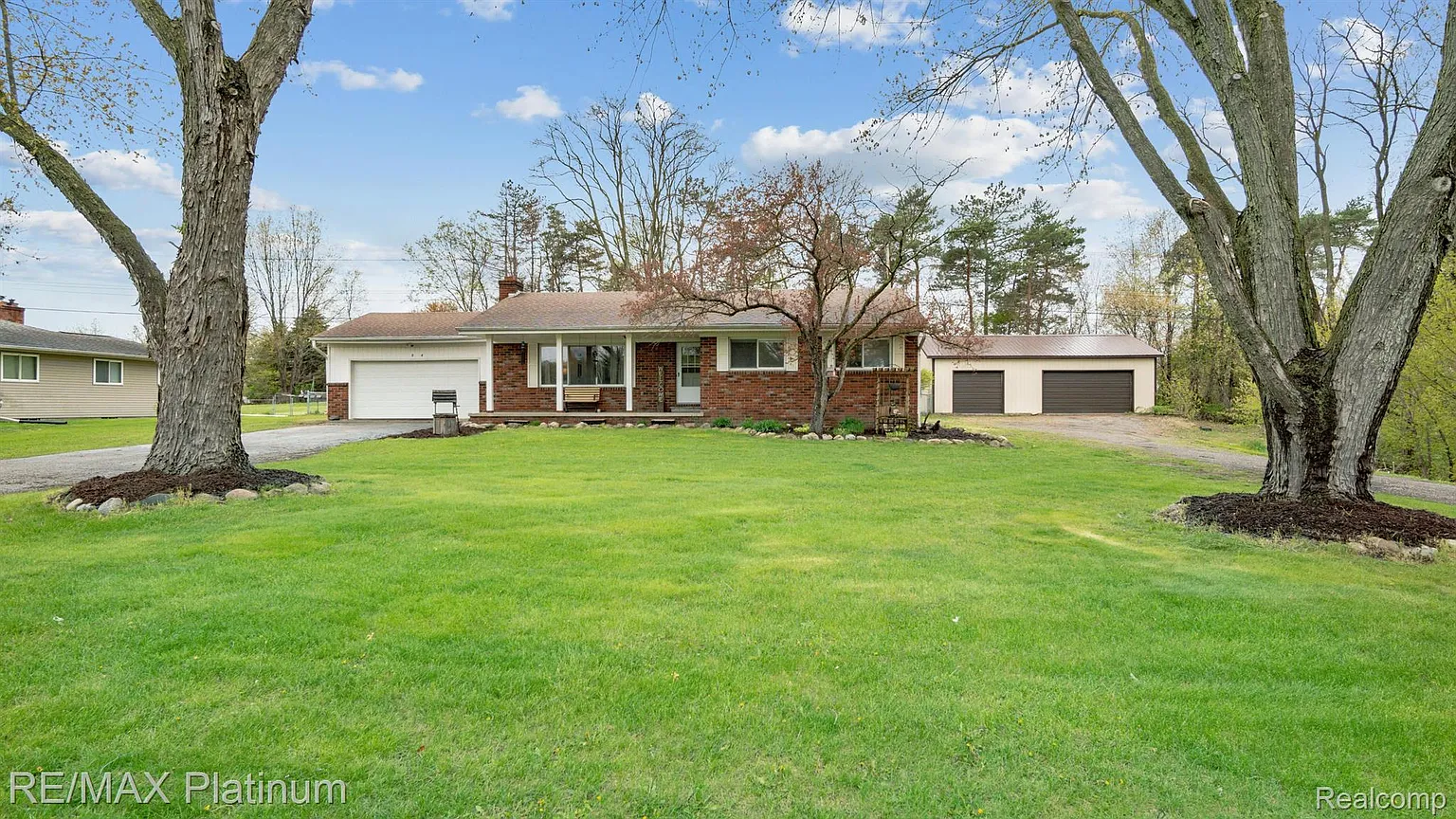 5834 Pinckney Rd photo 1