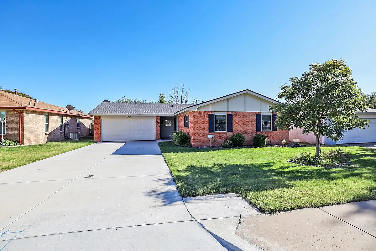 Building Photo - 2905 Salem Dr