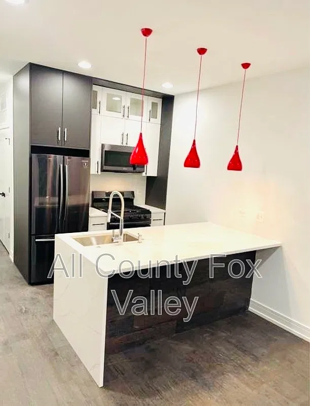 2 bed, 2.0 bath, $2,550 — Photo 3