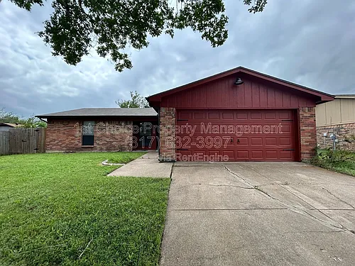 1105 N Knowles Dr Photo 1