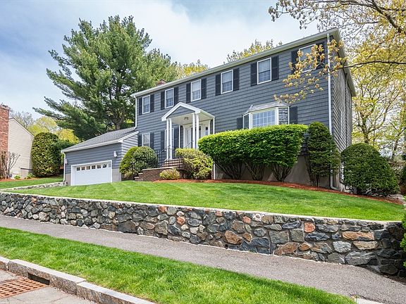 3rd image of 25 Ellen Rd