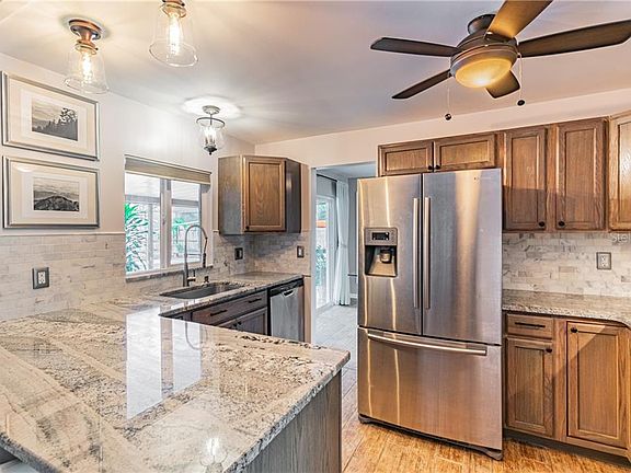 4th image of 614 Pine Forest Dr