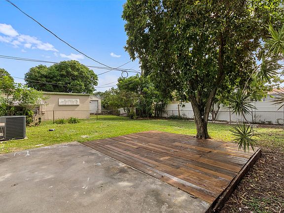 5th image of 110 NW 52nd Street