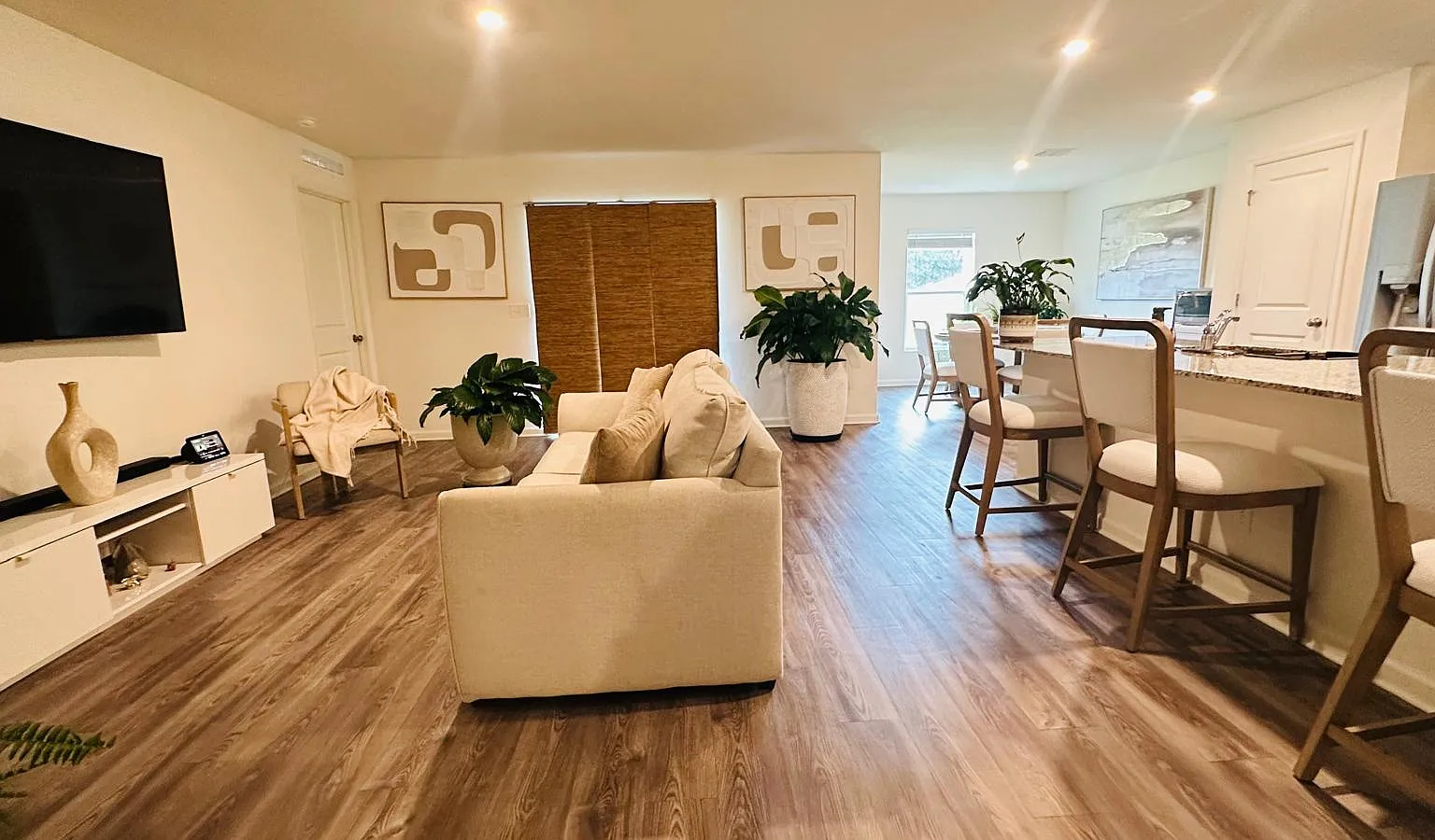 4 bed, 1803 sqft, $2,700 — Photo 3
