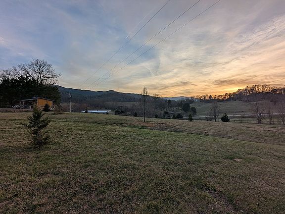 4th image of 137 Cowboy Ln