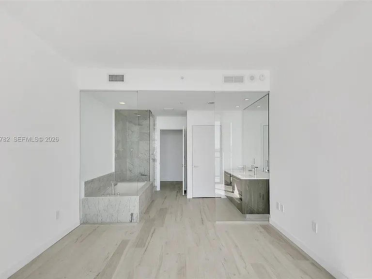 480 NE 31st St #904 — Photo 16