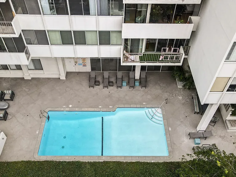 10433 Wilshire Blvd #808 — Photo 33