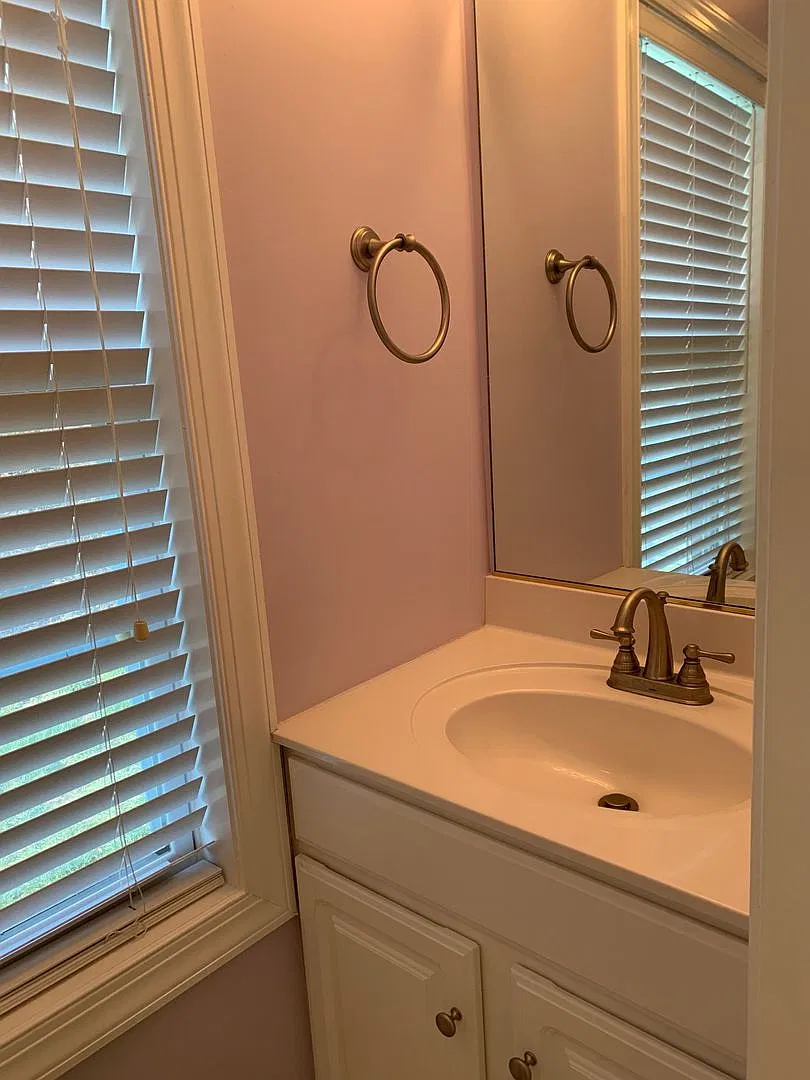 2 Bedroom 2.5 Bath Townhouse with 2 Car Garage — Photo 4