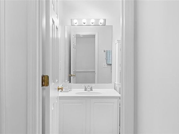 5th image of 4088 Howell Park Rd