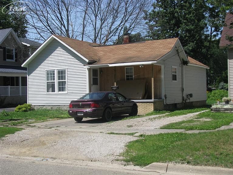 2nd image of 604 W Main St
