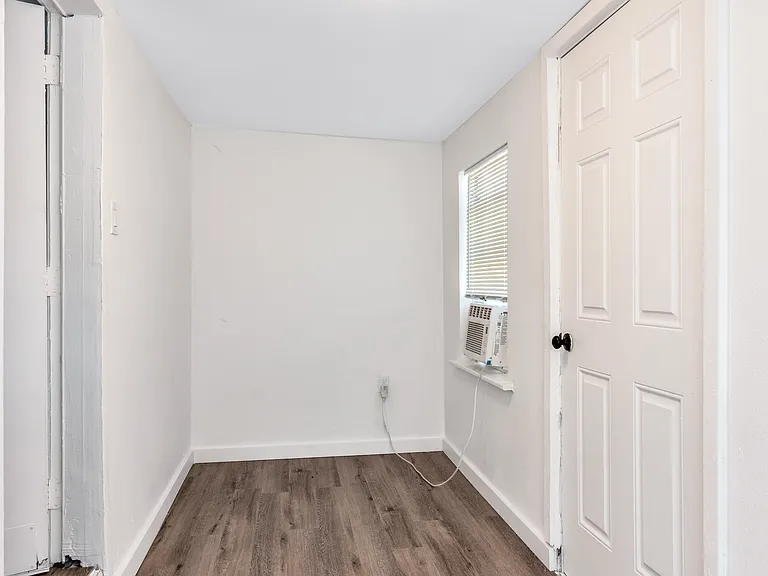 206 S Elm St — Photo 11