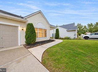 4 Parkview Cir, Columbus, NJ 08022
