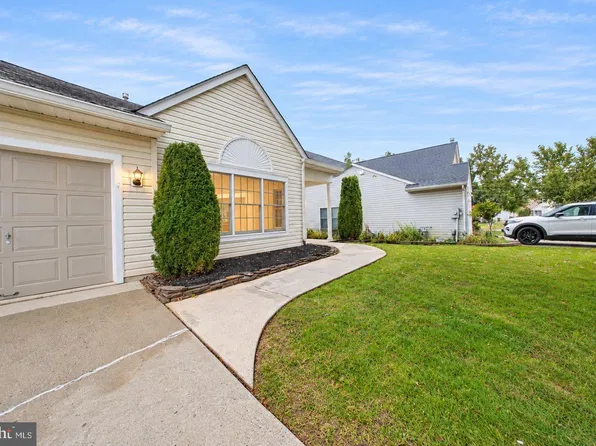 4 Parkview Cir, Columbus, NJ 08022