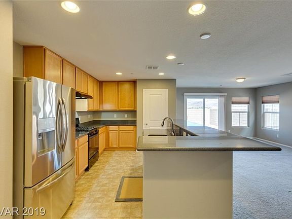 3rd image of 704 Bollons Island St