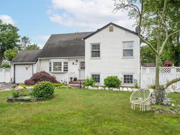 1464 Potter Boulevard, Bay Shore, NY 11706