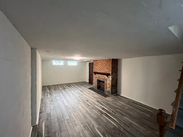 3 bed, 1.5 bath, 1371 sqft, $2,295 — Photo 3