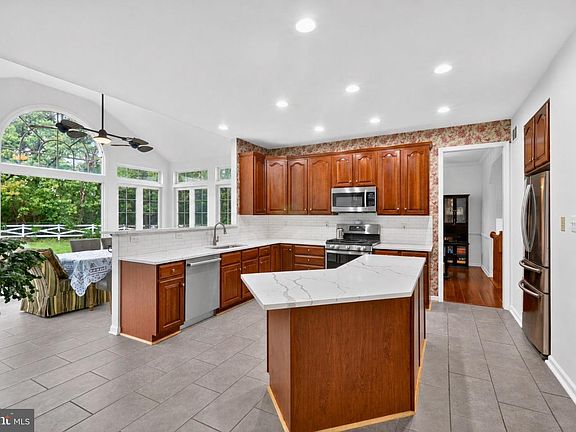 4th image of 5136 Charlington Ct