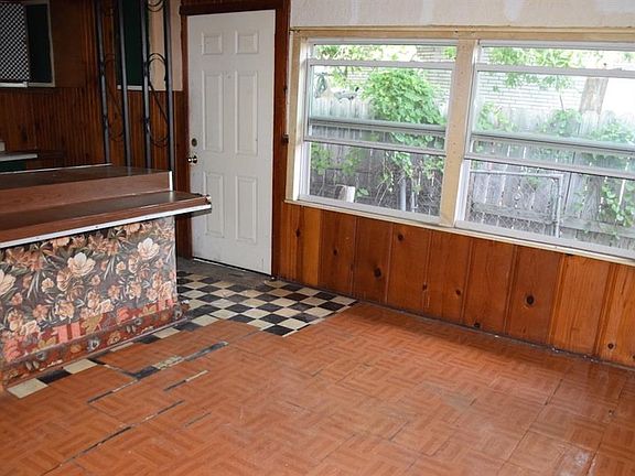 5th image of 1308 E Arlington Ave