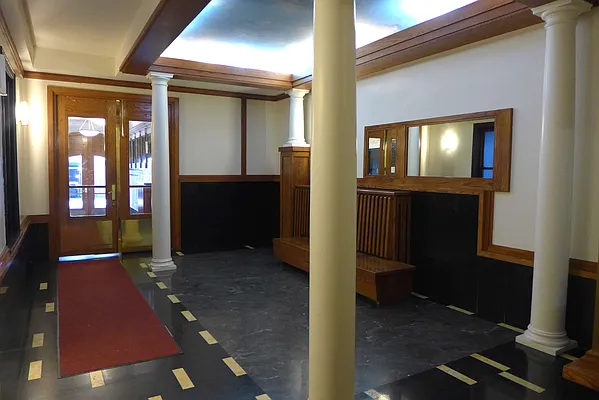 Rented by Metropolitan Equities | media 23