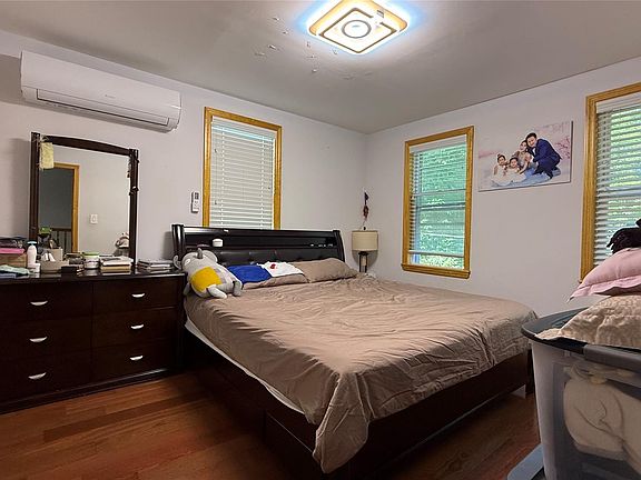 4th image of 160-30 76th Road