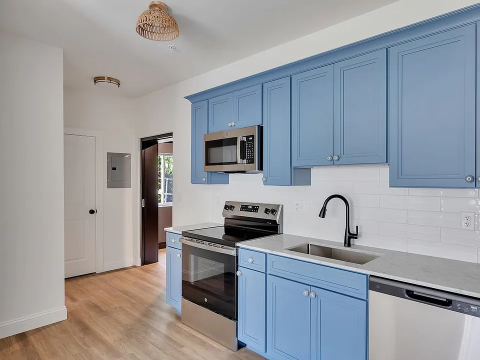 36 Pawling Ave #102